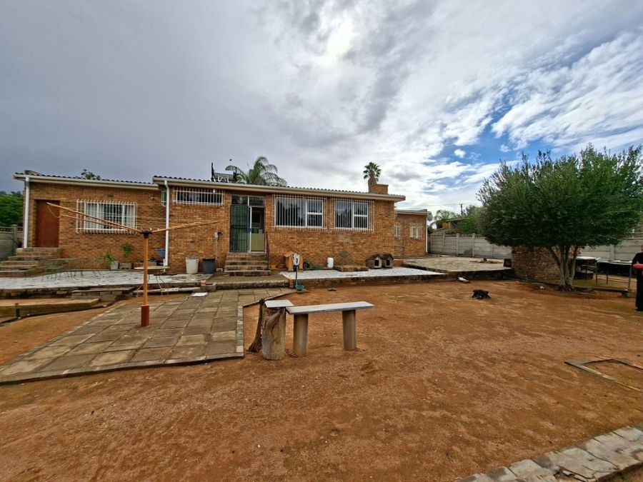 4 Bedroom Property for Sale in Vanrhynsdorp Western Cape